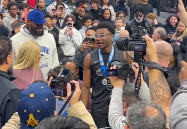 彩票预测-詹皇见证二儿子高中夺冠！未来父子三人NBA同台？